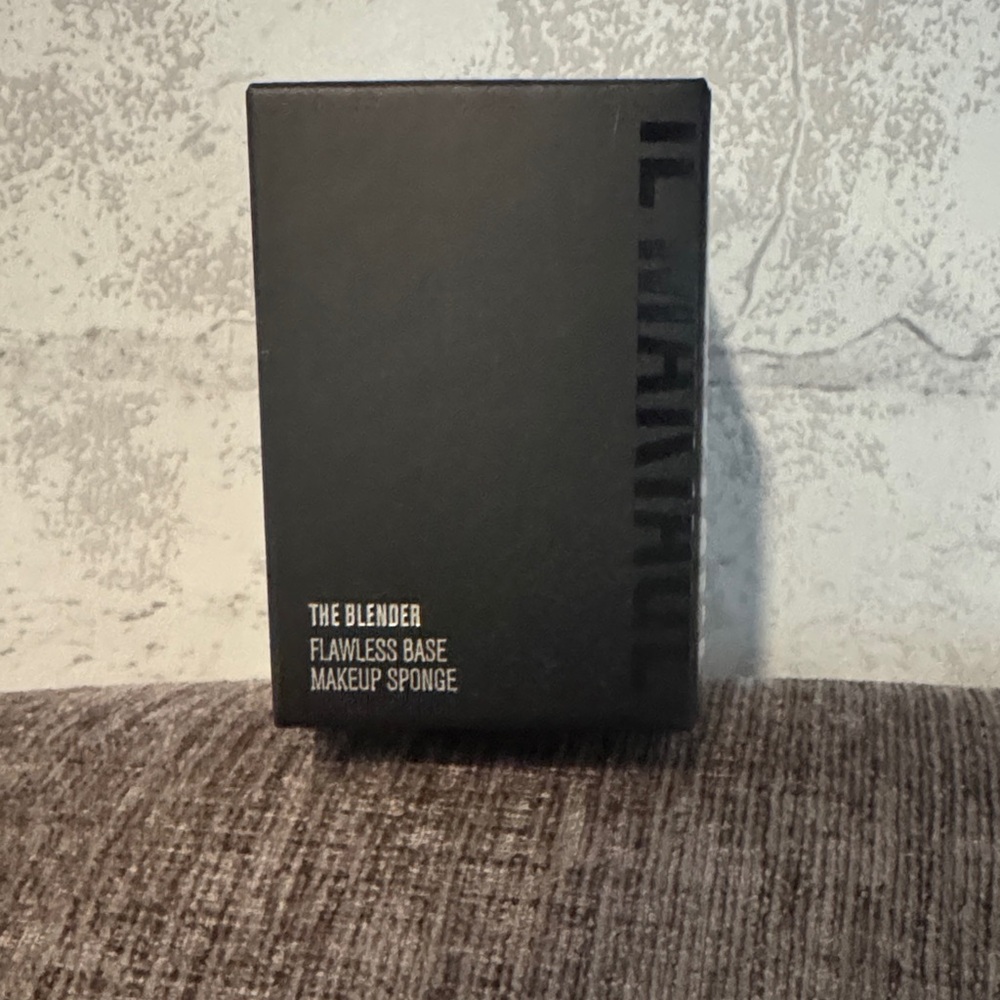 IL MAKIAGE The Blender Makeup Sponge NWT